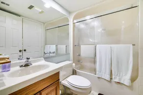 1 Mi to Big Boulder: Lakefront Unit w/ Pool Access - Intérieur