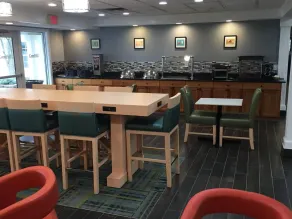 Cresthill Suites Syracuse - Restaurant