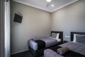 Akuna Motor Inn and Apartments - Room