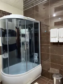 Christy Hotel - Bathroom