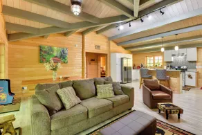 Pet-Friendly Otto Mountain Cabin w/ Fireplace! - Interiør