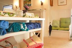 By The Sea Guests Bed & Breakfast and Suites - Lobby