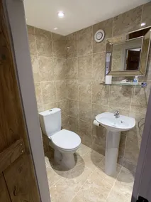 Swan House Tea Room and Bed & Breakfast - Bathroom