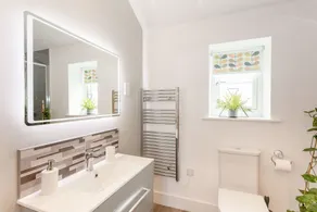 Eames Cottage - Bathroom