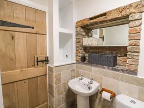 Pollard Cottage - Bathroom