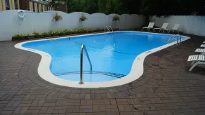 Super 8 by Wyndham Traverse City - Piscine