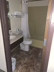 Northern Lights Inn Rugby - Bathroom