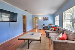 Lakeland Home w/ Large Backyard ~ 1 Mile From FSC! - Intérieur