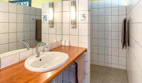 Trans Kalahari Inn - Bathroom
