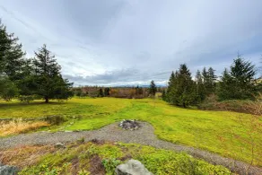 9 Mi to Birch Bay: Duplex w/ Mt Baker Views! - Interiör