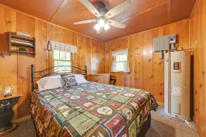 Near Snowmobiling! Carp Lake Cottage w/ Fire Pit - Interiør