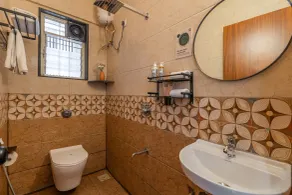 LiveAway Pune, Viman Nagar by PACK - Baño
