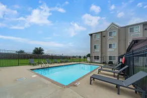 Motel 6 Breaux Bridge, LA - Pool