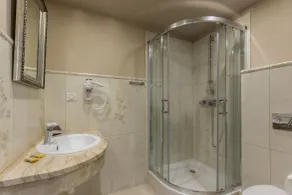 Willa Carlton - Bathroom