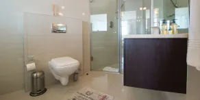 The Crystal Apartments - Bathroom