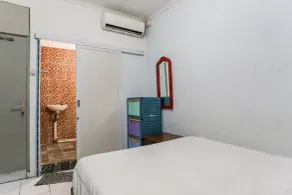 SPOT ON 93515 Pulo Gebang Guest House - Habitación