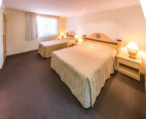 Villa Mirasol Motor Inn - Room