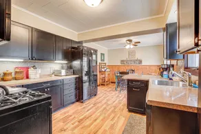 Hayward Home w/ Private Deck, Fire Pit & Kayak! - Innvendig