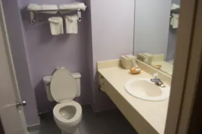Aderi Hotel Near Casino - Baño