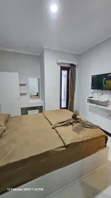 Omah Joglo Bugis Guest House Syariah Cafe & Resto - Habitación