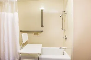 Baymont by Wyndham Mobile/ I-65 - Bathroom