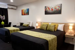 Abode37 Motel Emerald - Room