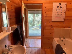 Treetops - Bathroom