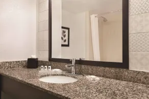 Country Inn & Suites by Radisson, San Diego North, CA - Bathroom
