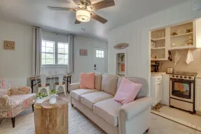 Cozy Mountain Home Cottage: Walk to Marina! - Interiør