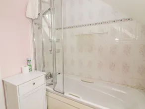 17 Clover Hill - Badezimmer