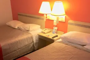 Red Carpet Inn - Room