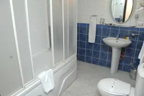Angora Hotel - Bathroom