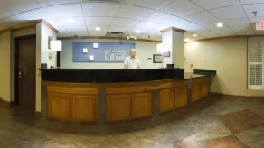 Holiday Inn Express & Suites Fayetteville University of Arkansas Area by IHG - Reception