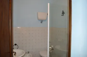 Große Wohnung mit Swimmingpool - Badezimmer
