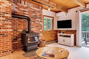 Bartlett Vacation Rental w/ Wraparound Deck! - Interiør