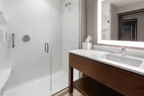 Hampton Inn Nashville Airport Century Place, TN - Room