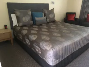 AAt 28 Goldsmith Motel - Room