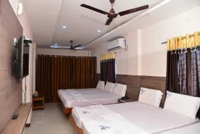 NB Venkaeswara Grand Inn - Zimmer