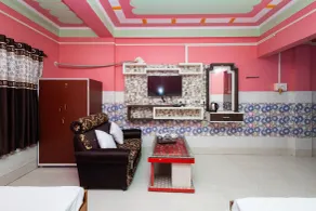 RAJA HOTEL AND LODGE - Zimmer