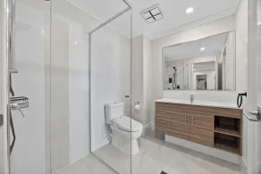 Apartment with Balcony & Parking Perth - Bathroom