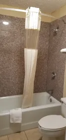 Days Inn by Wyndham Lafayette Near Lafayette Airport - Salle de bain