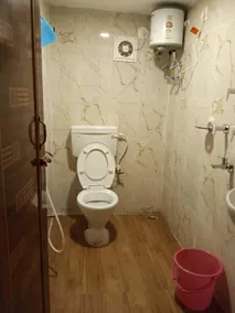 BM Shaw Guest House - Bathroom