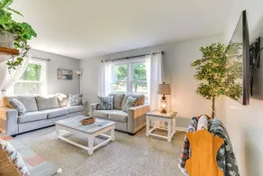 Near Trails + Wineries: Victor Getaway w/ Fire Pit - Intérieur