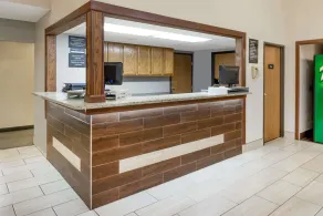 Super 8 by Wyndham West Plains - Hall