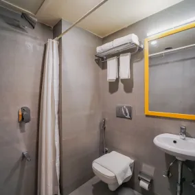 Bloom Hotel - Worli - Bathroom