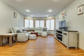 Rare Gem on a Ravine, Family Home in North Mankato - Innvendig