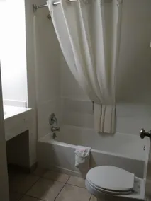 Super 8 by Wyndham Grove City - Salle de bain