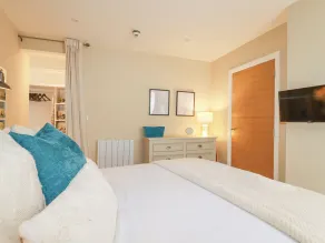 Kerensa - Room