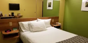 Microtel Inn & Suites by Wyndham Delphos - Zimmer