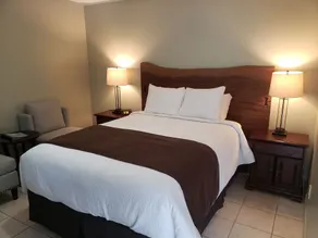 Adventure the Bruce Inn - Recently Renovated With Outdoor Hot Tub - Chambre